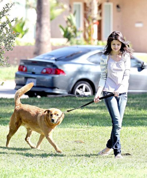 25581pcn_selena47.0.0.0x0.660x800.jpeg